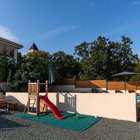 Lägenhet Family-friendly With Swimming Pool Donji Zagon, - 24555